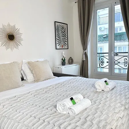 Apartment Welcoming & Cosy Flat Near Republique